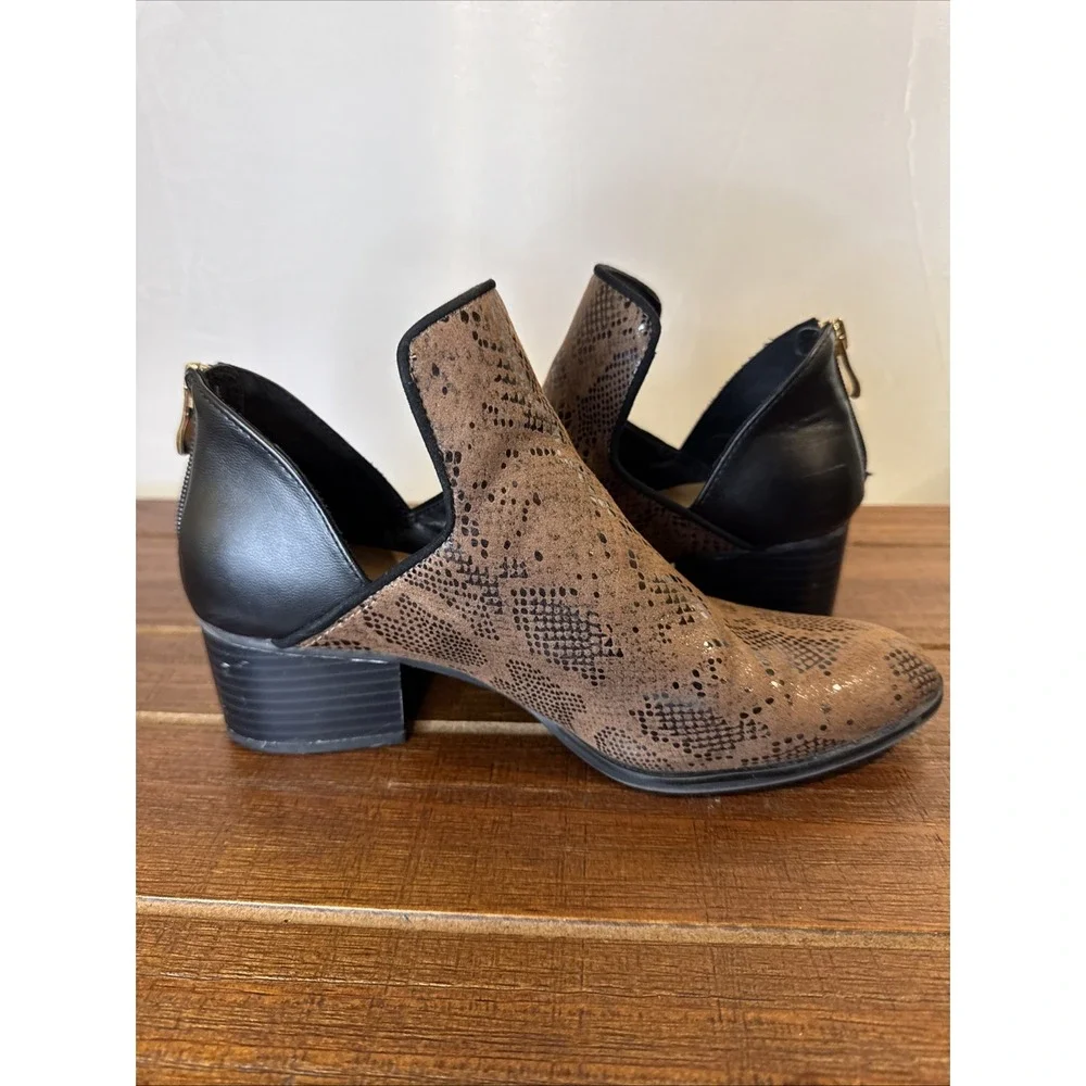 Andrew Geller Ankle Boots  Women's Size 7.5‎ M Black & Brown Zip Up Animal Print